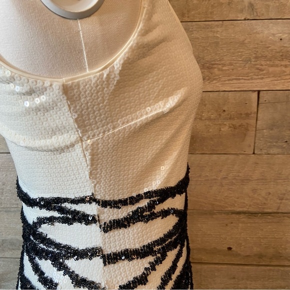 Bebe women’s white & black sequinned dress in size small - Picture 9 of 13